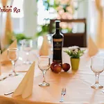 Family Hotel Amon Ra מלון 3*