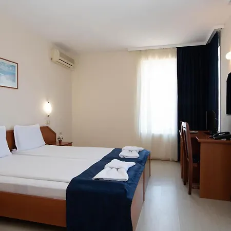 семеен амон ра Hotel