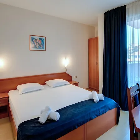 Hotel семеен амон ра 3*