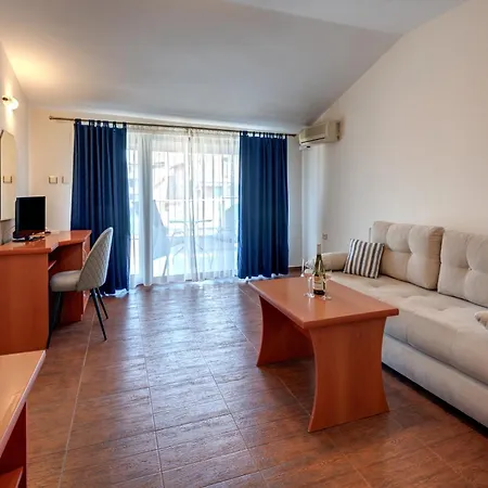 Family Hotel Amon Ra מלון 3*