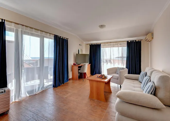 Hotel семеен амон ра 3*