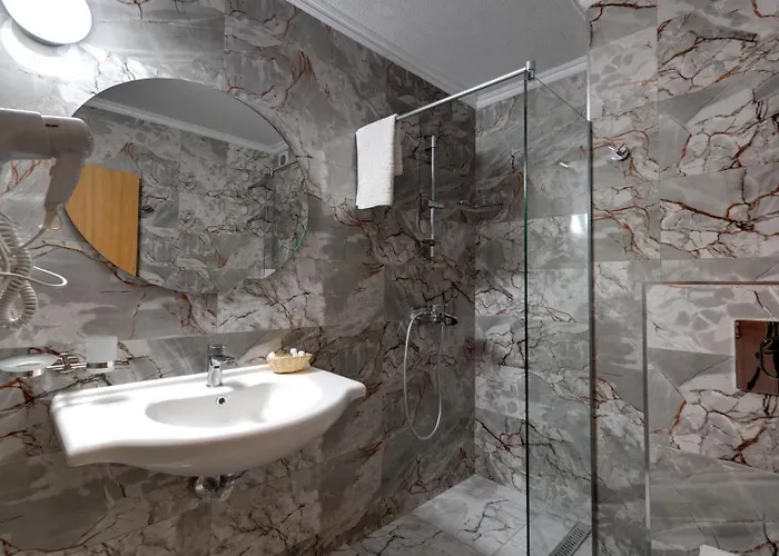 Hotel семеен амон ра 3*