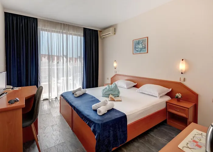 семеен амон ра Hotel