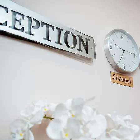 семеен амон ра 호텔 소조폴