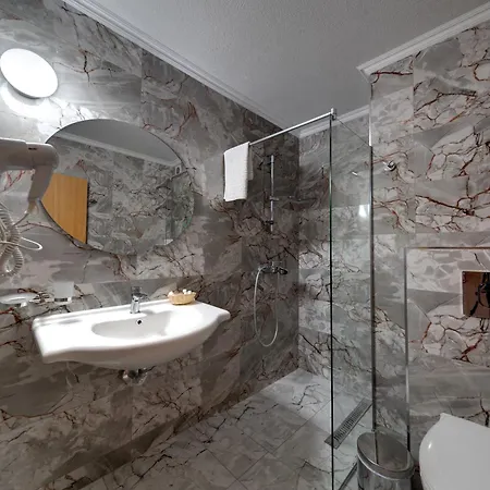 호텔 семеен амон ра 3*