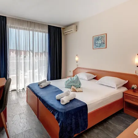 семеен амон ра 호텔